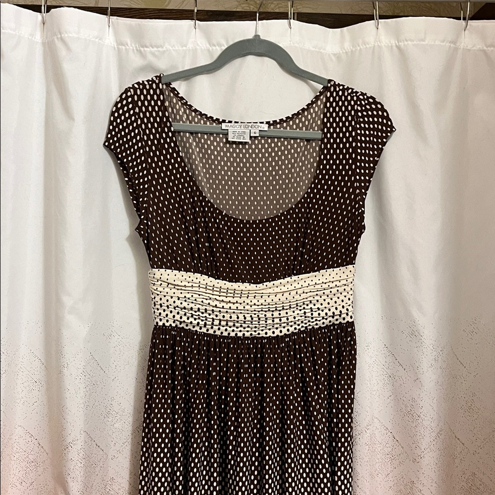 Beautiful Dress! Super Chic Brown and Cream Women's Dress. Elegance understated…